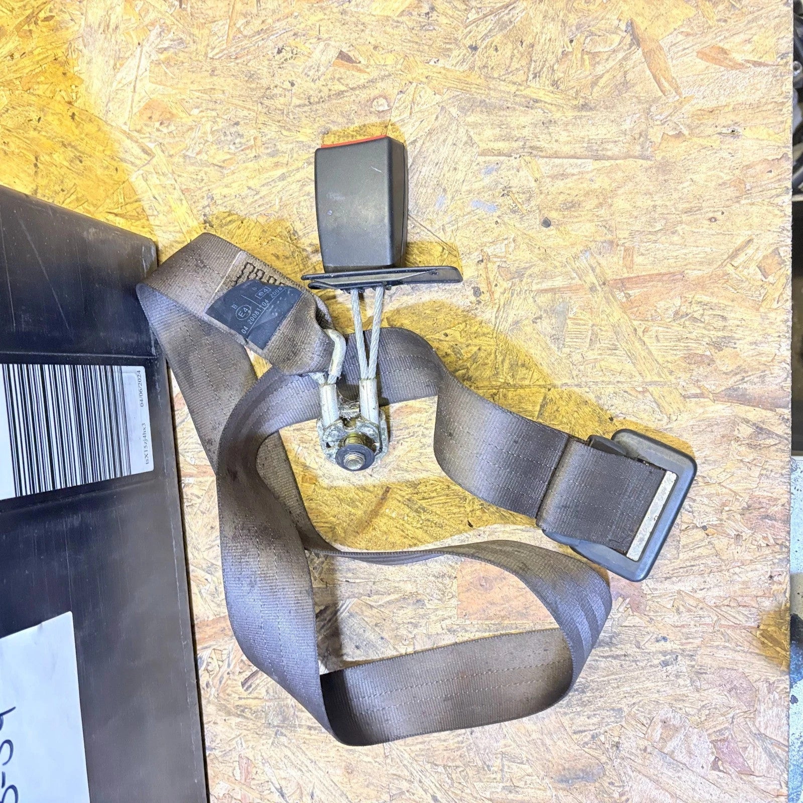 Audi A4 B6 B7 2000-08 Rear Centre Middle Seat Belt Strap Buckle Catch 8E0857713
