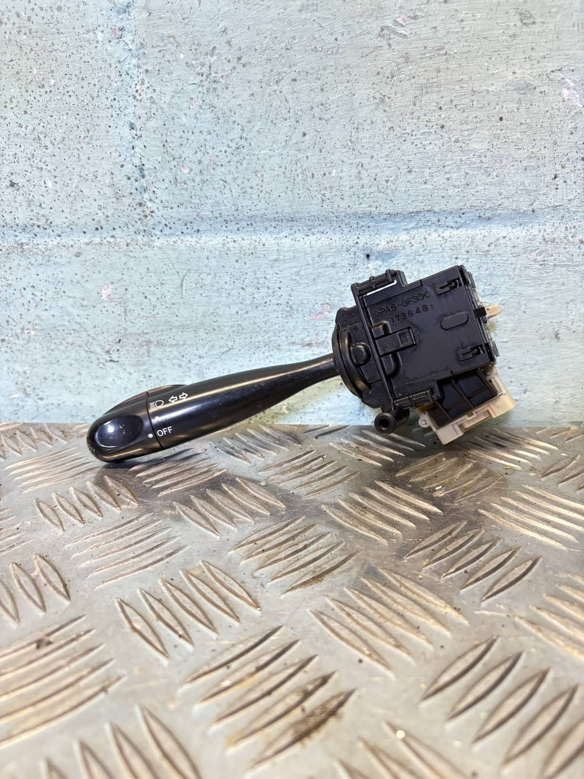 TOYOTA YARIS MK1 HEADLIGHT INDICATOR STALK SWITCH 173648 1736481