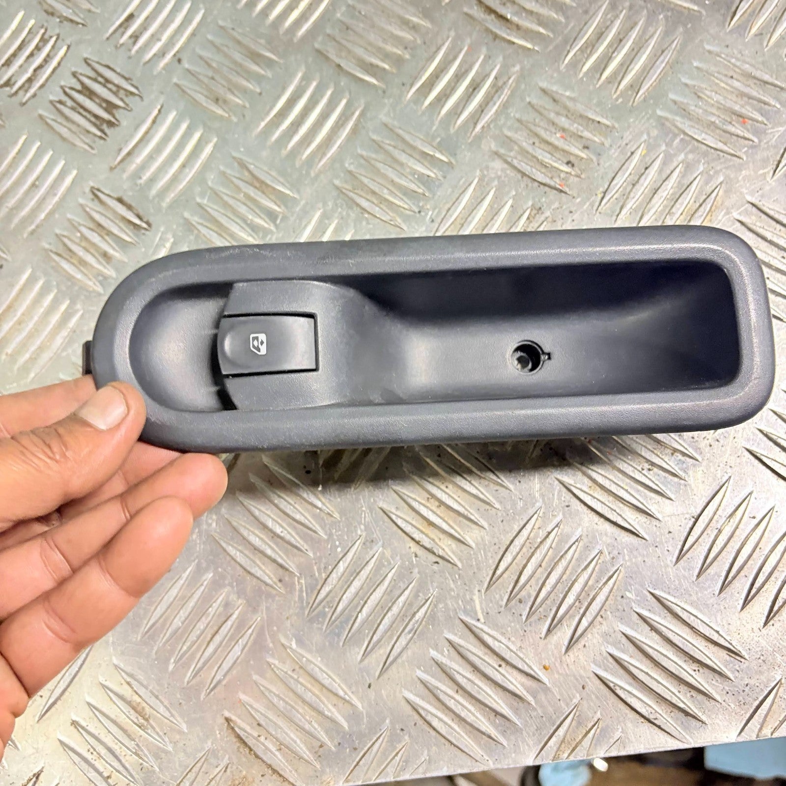 Renault Twingo 07-12 Electric Window Switch Front Left Side 8200356517B