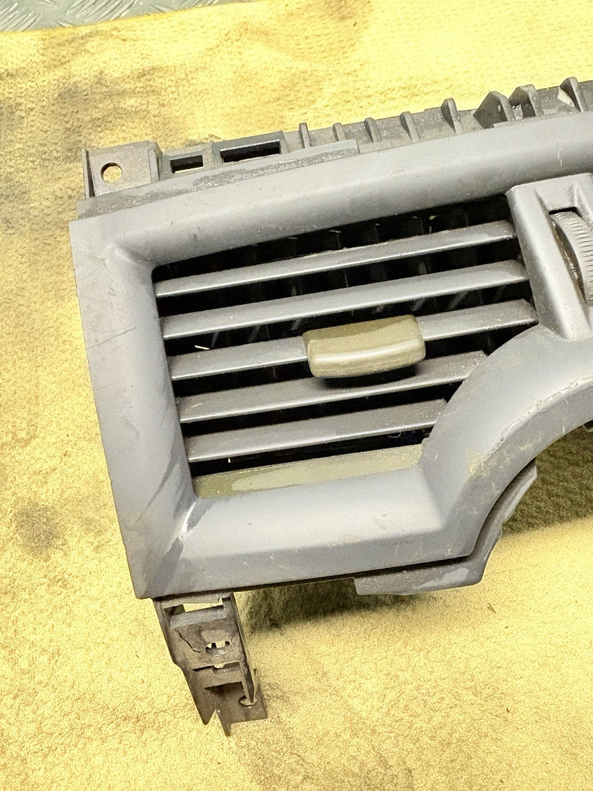 Renault Megane II Mk2 2002-2006 Dash Centre Air Vent Grille 7701055202 A1007021