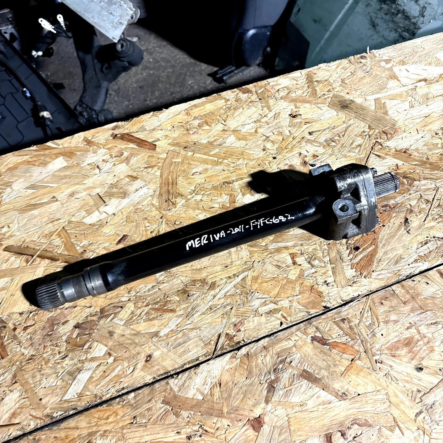 Opel Meriva / VAUXHALL MOKKA 1.7 CDTI LEFT SIDE IDLER SHAFT 13101631 2011