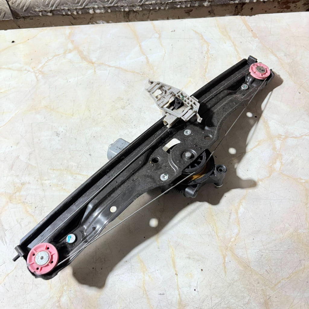 CHRYSLER 2013 5 DOOR WINDOW REGULATOR & MOTOR FRONT LEFT SIDE