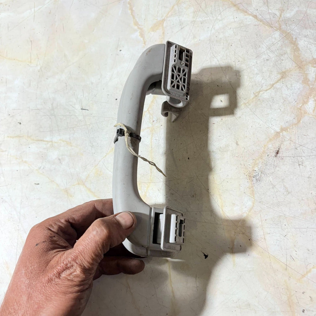 BMW E60 E61 E90 E91 REAR INTERIOR GRAB HANDLES LEFT RIGHT 9143529 9143530