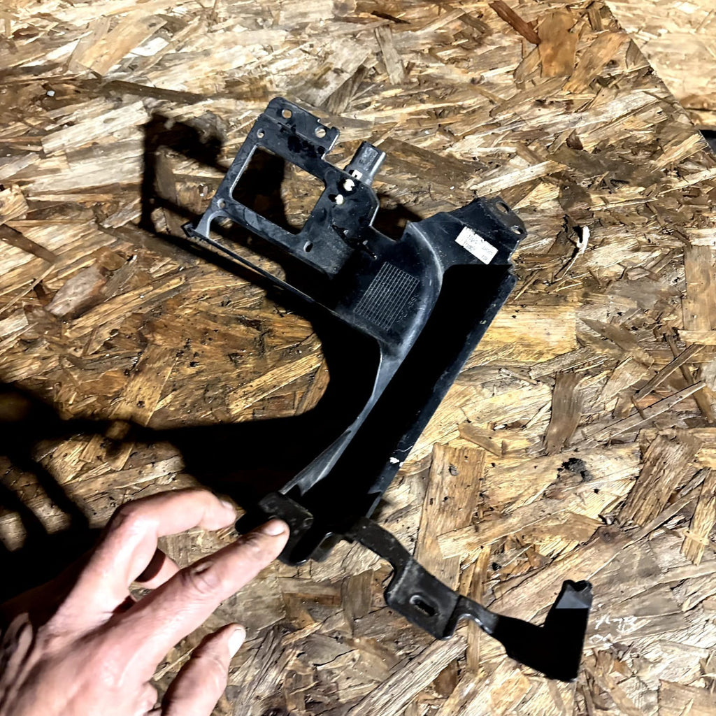 LAND ROVER EVOQUE L538 BUMPER BRACKET DRIVER REAR SIDE BJ32-17E800-A 2011