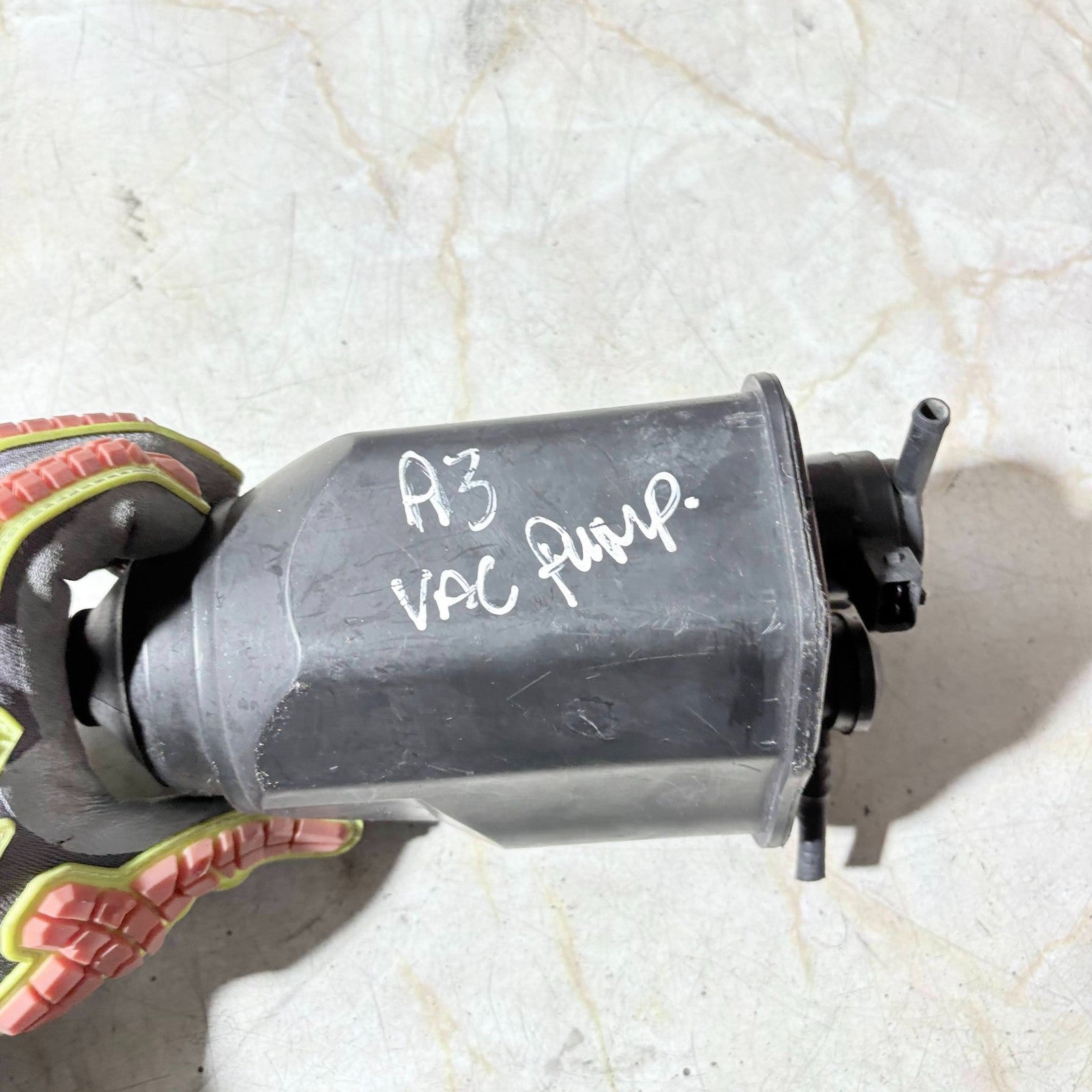 1J0201801 Activated Carbon Filter GM Tank/Vaccum Pump For Audi A3
