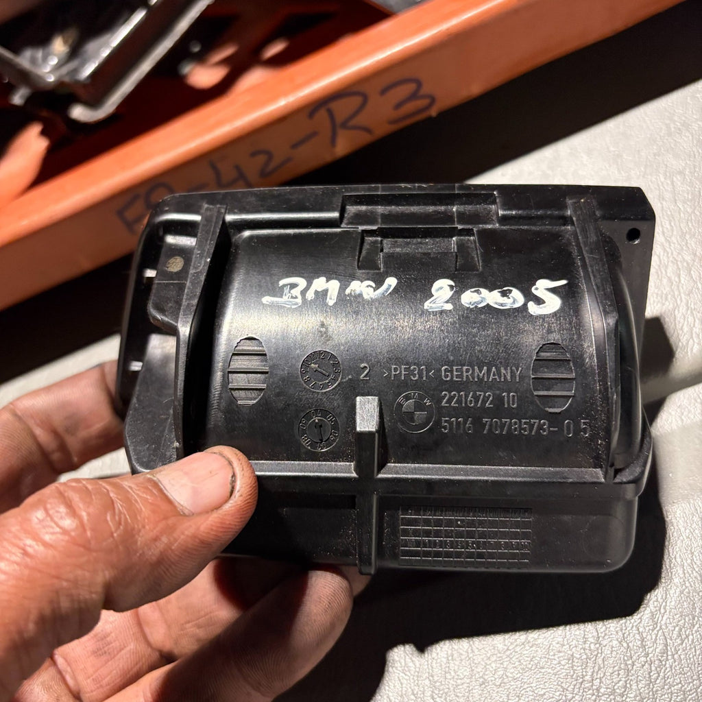 BMW 1 & 3 Series E81 E82 E87 E88 E90 E91 E92 E93 Front Console Ashtray 2005