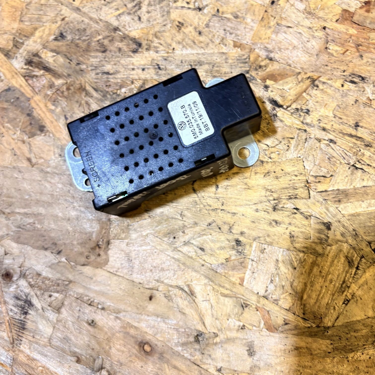 VW Golf Mk6 Radio Antenna Amplifier Module 5M0035570B 2010