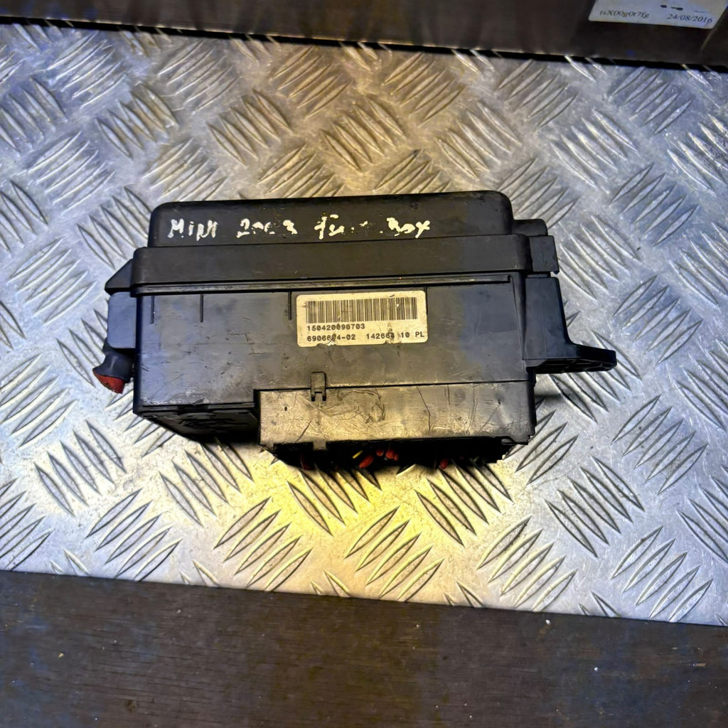 MINI COOPER ONE R50 2003 EXTERNAL UNDER BONNET ENGINE BAY FUSE BOX 142664