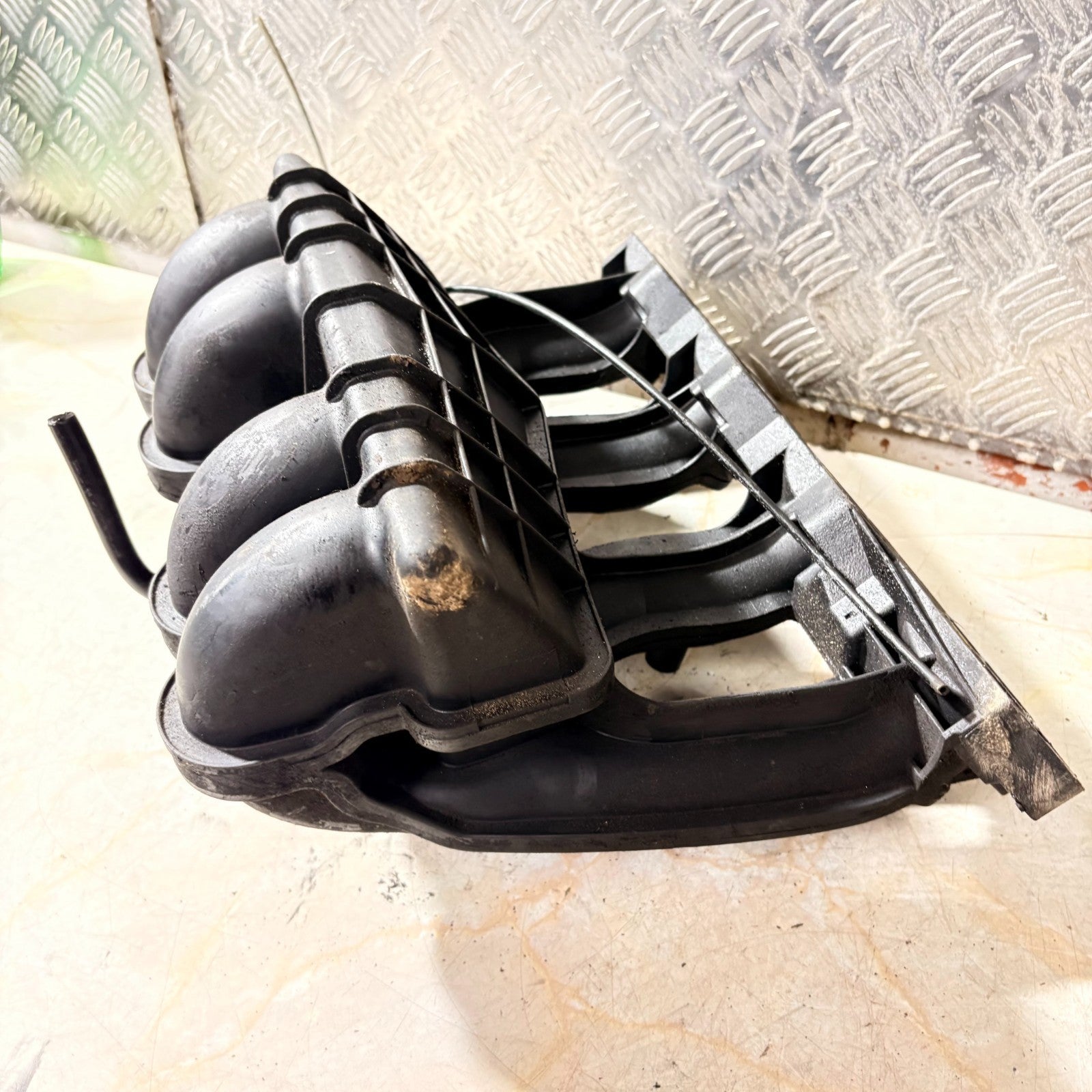 Intake manifold MERCEDES-BENZ 1998 W220 S CLASS A 111 14021 01
