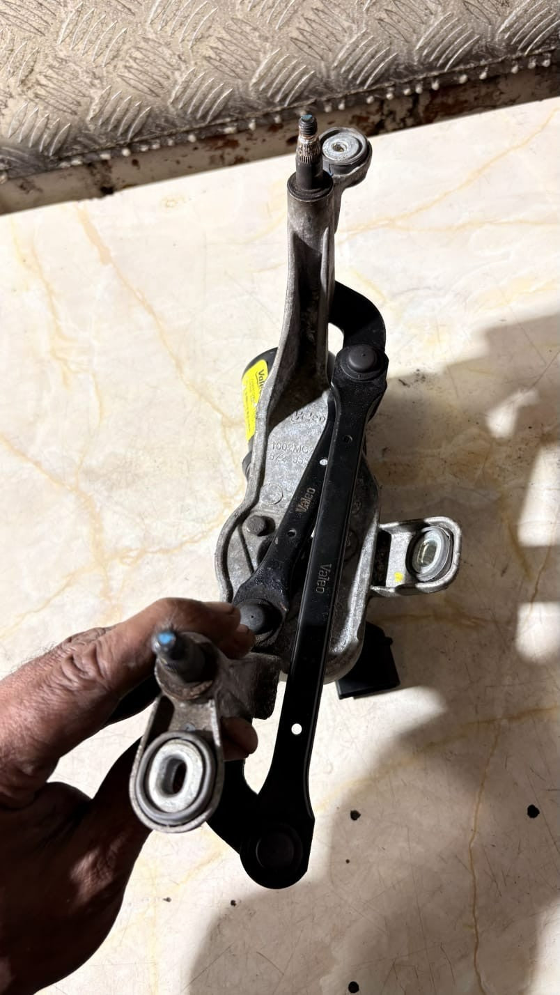 VW FOX FRONT WIPER MOTOR 2009
