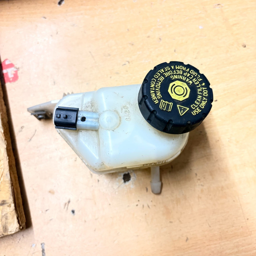 Renault Twingo 07-11 Brake Master Cylinder Reservoir Tank 8200862403