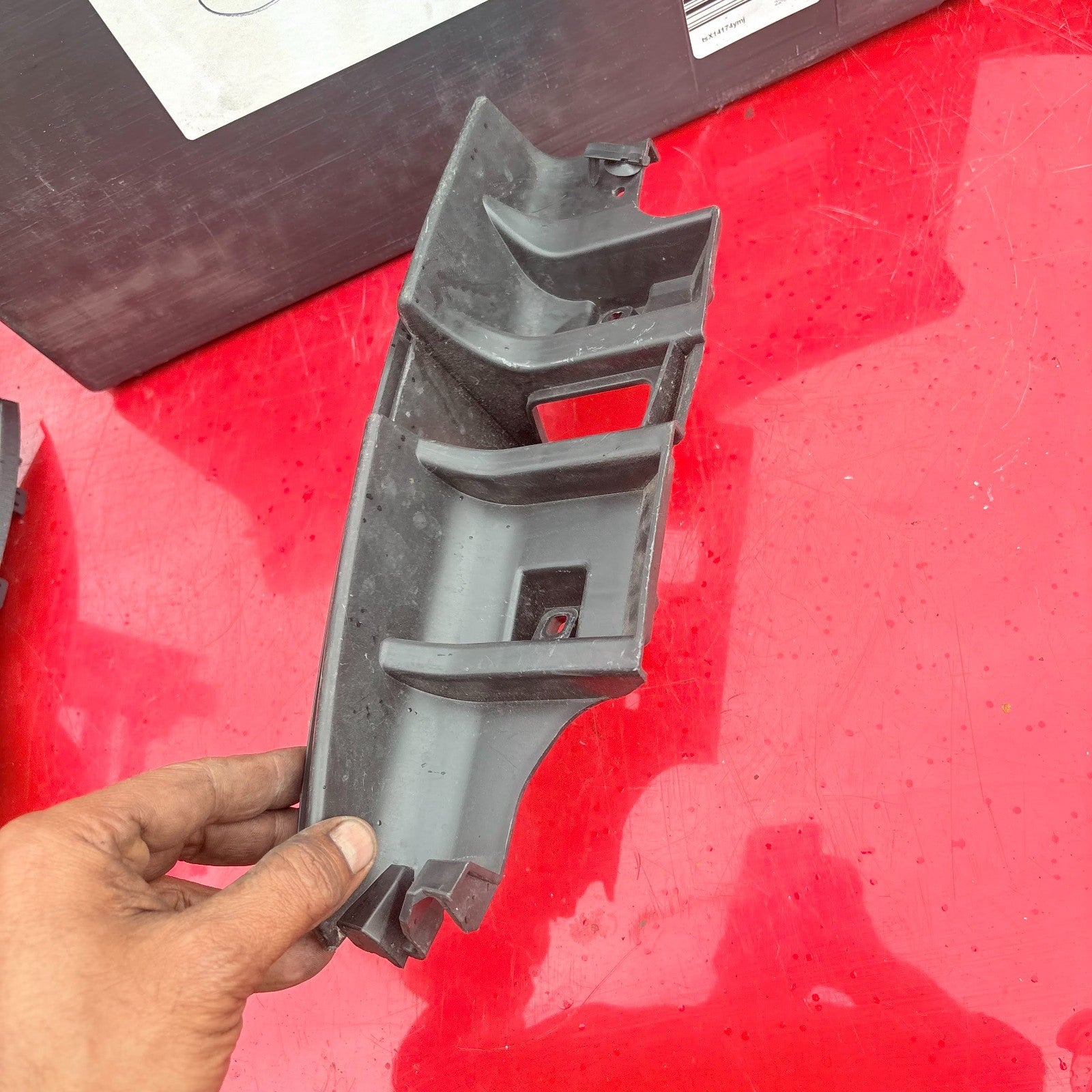 VOLVO Passenger Side Rear Left BUMPER BRACKET 30657218
