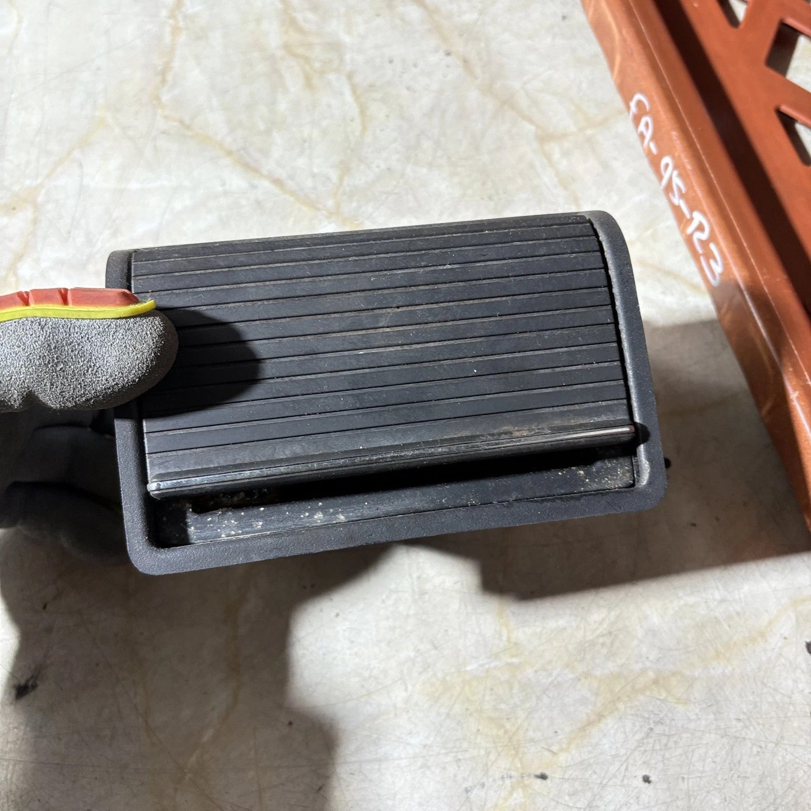 BMW 3-Series 2002 Center Console Ashtray (Ash Tray) 307220100