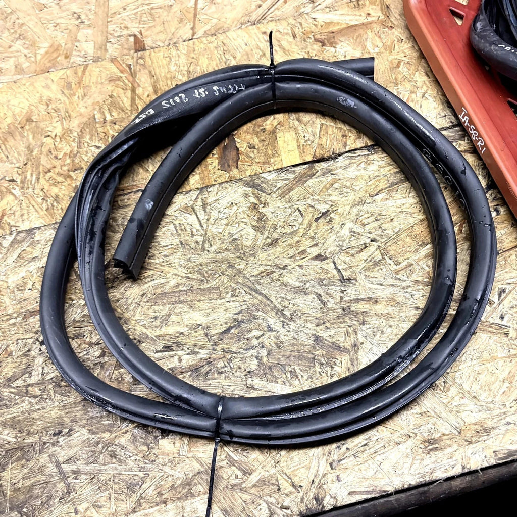 Ford Focus . ST 2015 DRIVER REAR DOOR RUBBER SEAL