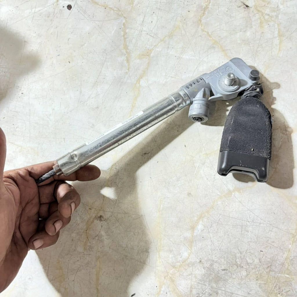 seatbeltlocktensioner Passenger front ChevroletAveoBeckengurtstraffer95963886NSF