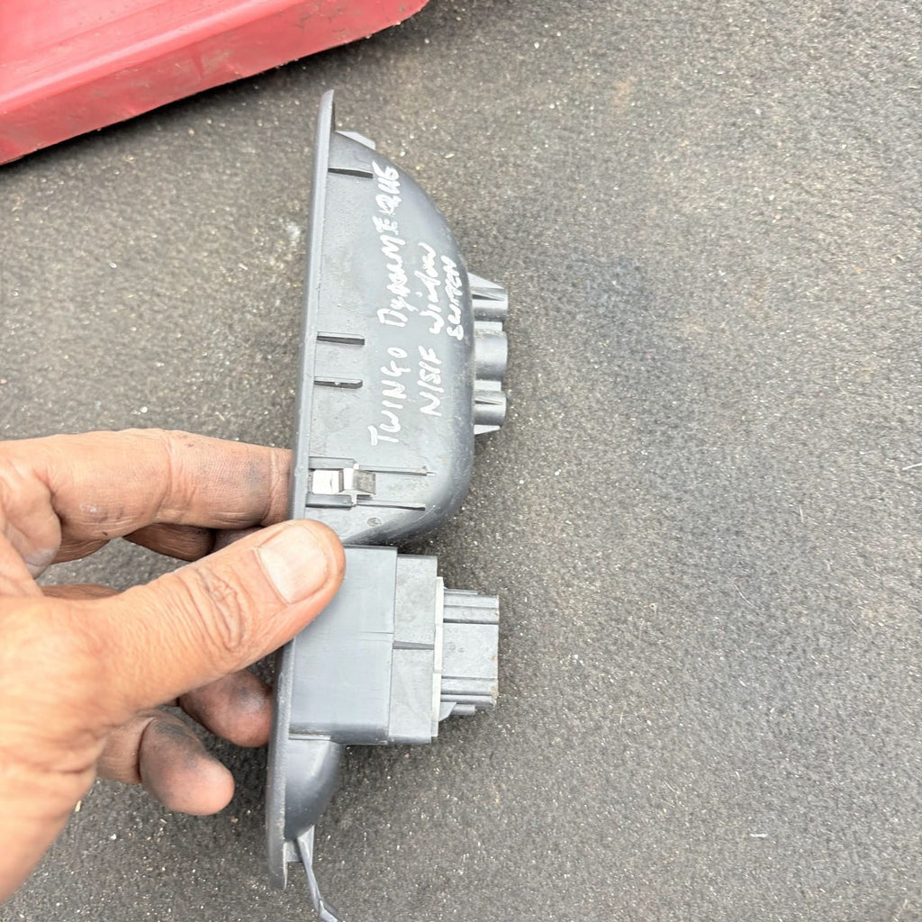 Renault Twingo Mk2 Pre-Face Passenger Front Window Switch 8200356517B