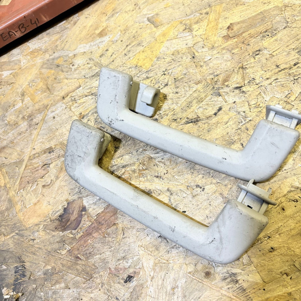 LAND ROVER DISCOVERY 4 ROOF GRAB HANDLE REAR LANDMARK SDV6 MK4 168000180