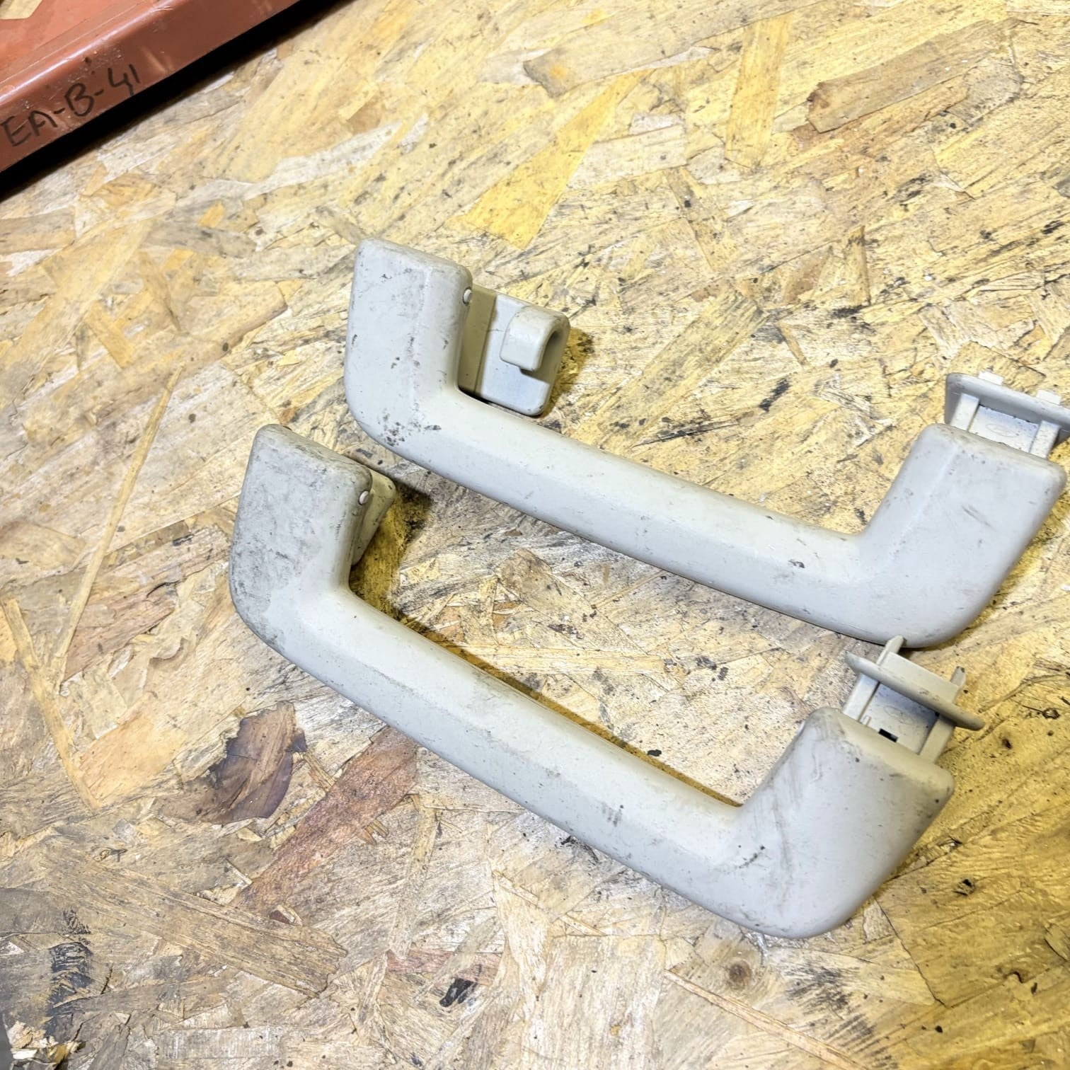 LAND ROVER DISCOVERY 4 ROOF GRAB HANDLE REAR LANDMARK SDV6 MK4 168000180