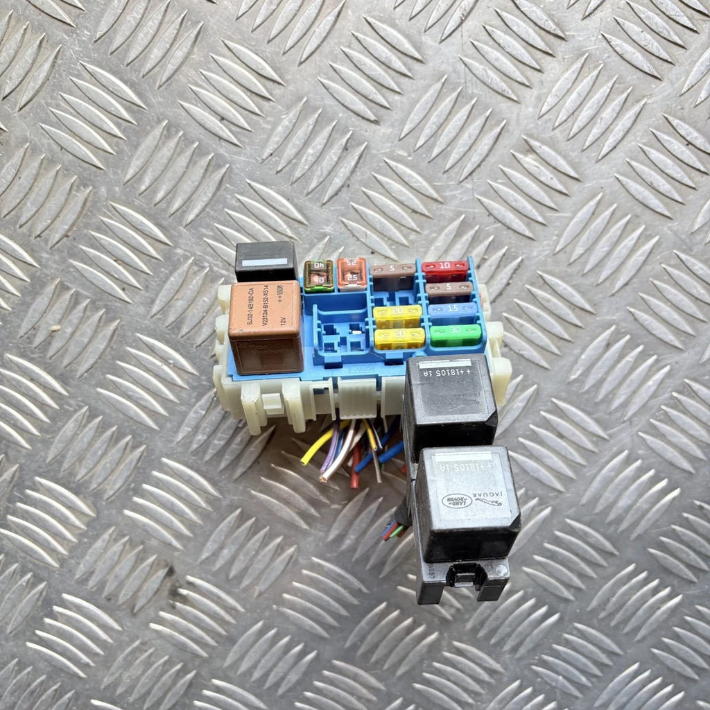 Land & Range Rover L538 Rear Trunk Junction Fuse Relay Box Module DH22-14B192-CA