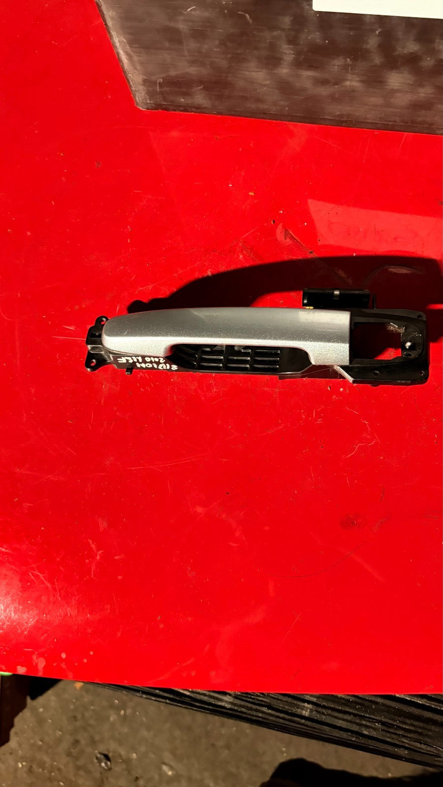 2010 DAIHATSU SIRION 5DR REAR PASSENGER SIDE LEFT EXTERIOR DOOR HANDLE