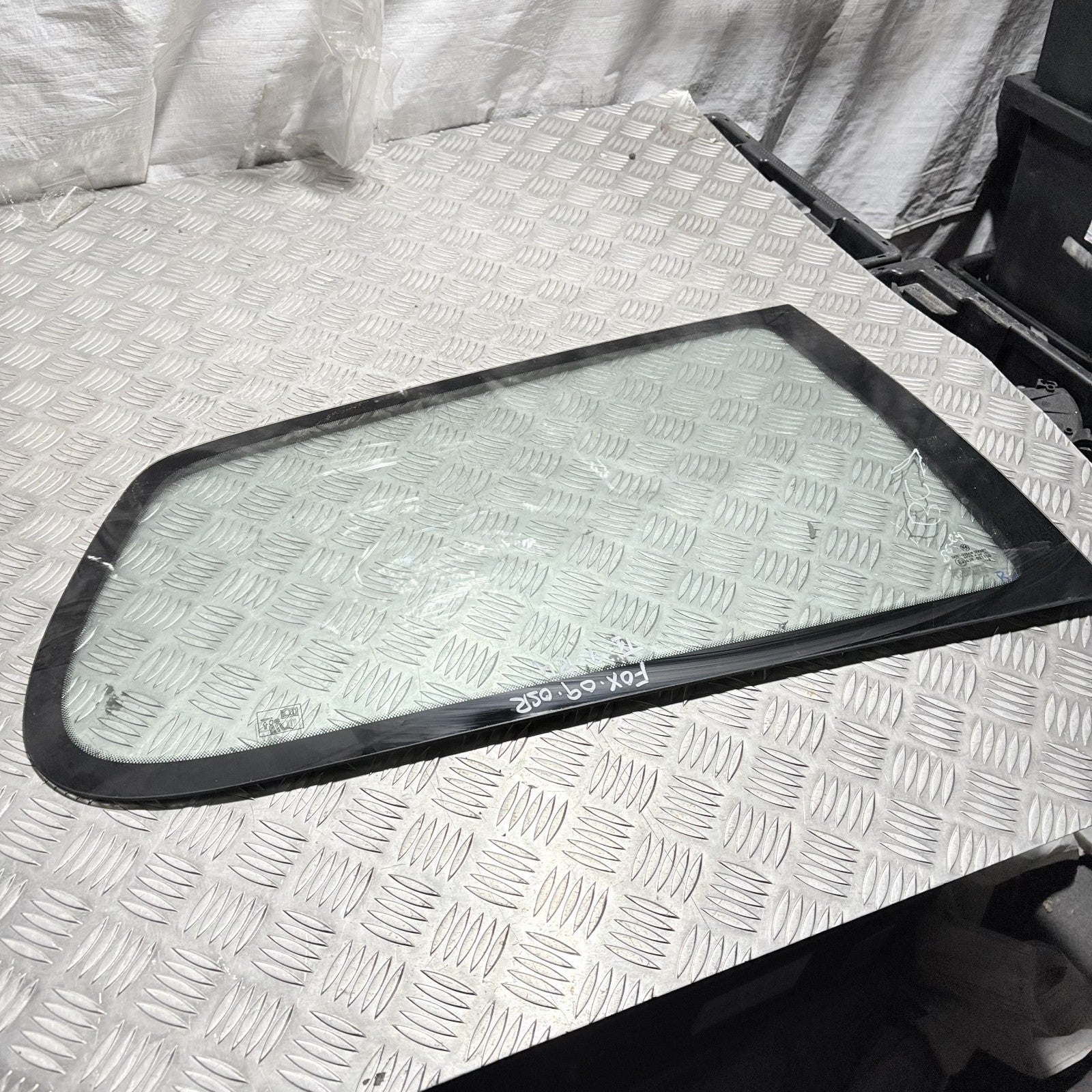 VW Fox 2005-2012 Rear Right/OSR Fixed Quarter Window Glass 5Z3845302C
