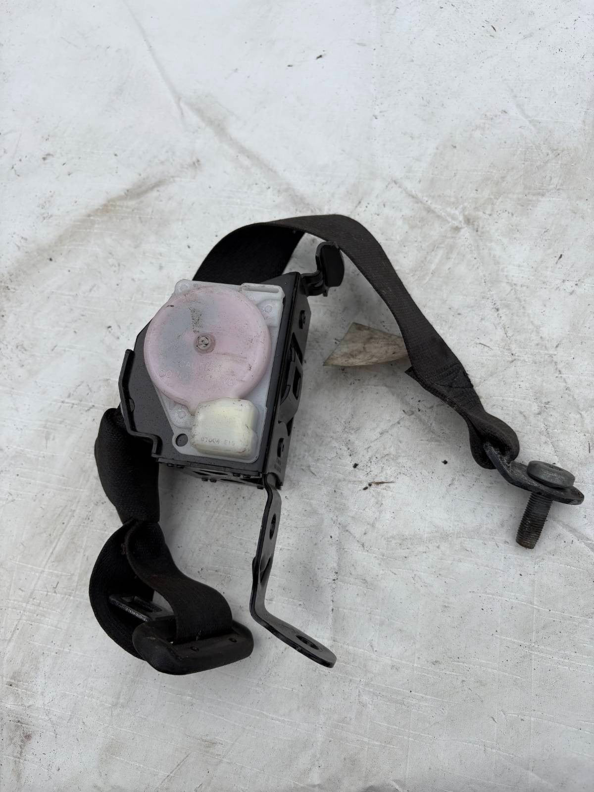 VAUXHALL INSIGNIA A MK1 08-17 REAR SEAT BELT RIGHT OR LEFT SIDE K6944
