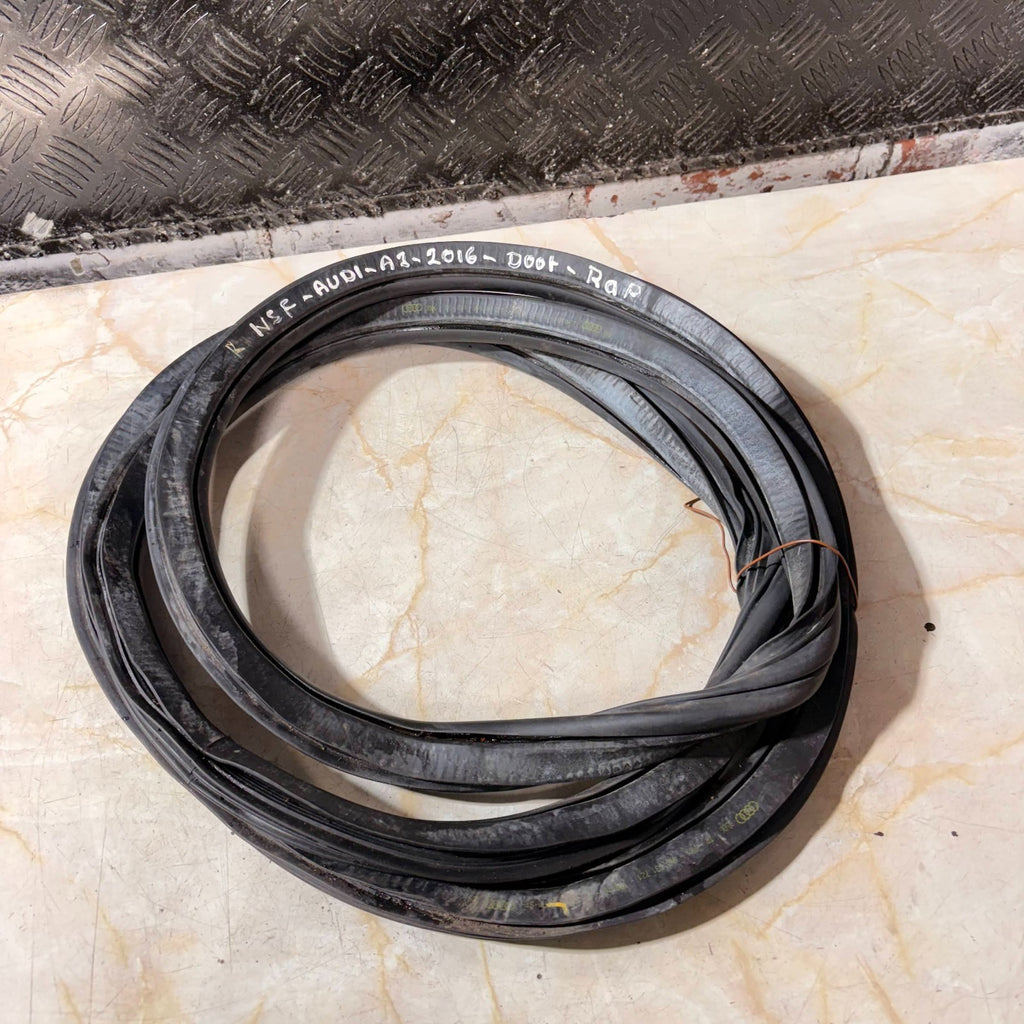 AUDI A3 S3 RS3 8V 2012-2020 FRONT LEFT DOOR WEATHERSTRIP RUBBER SEAL 8V4831721