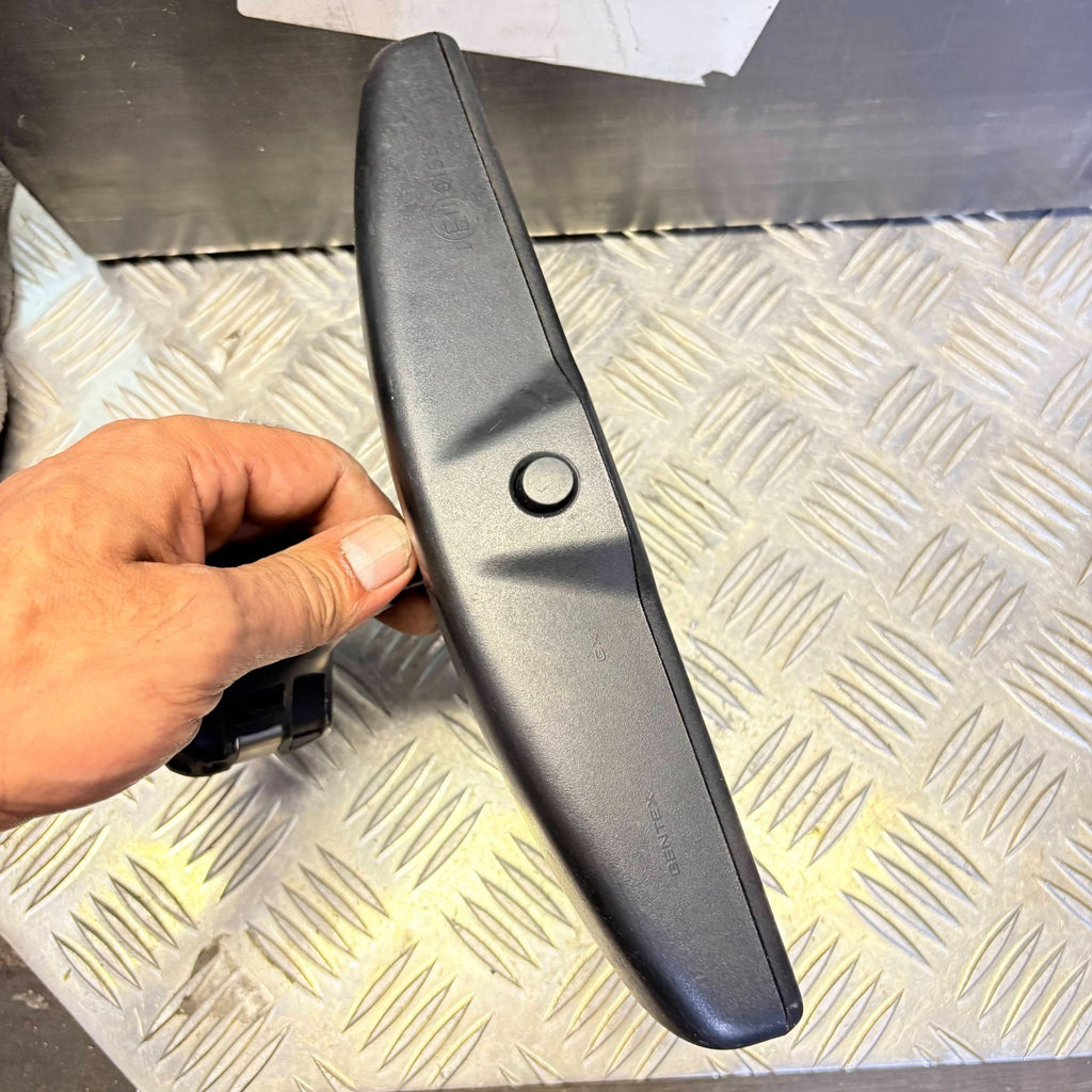 Volkswagen Golf GTi 2006 REAR VIEW MIRROR E11015625