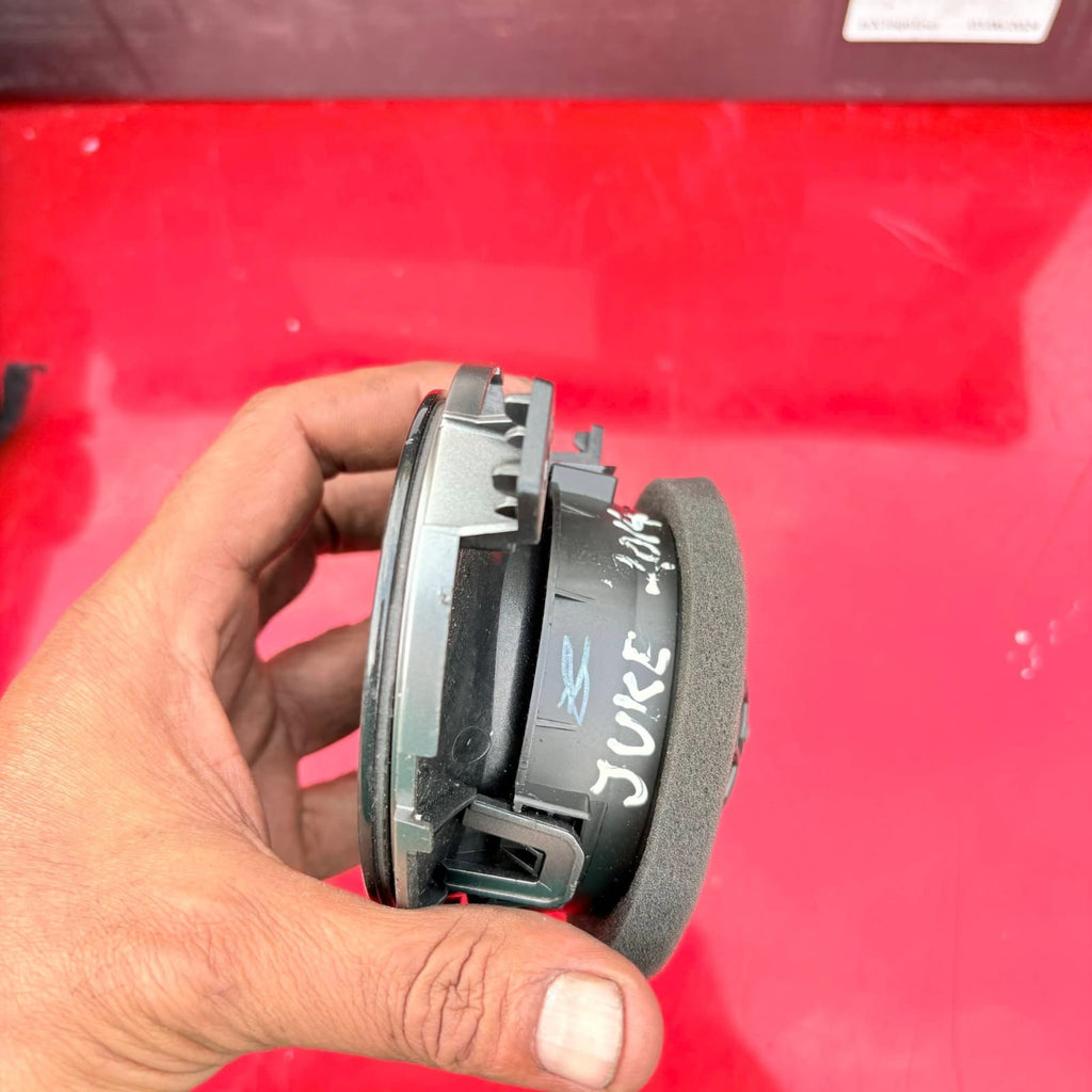 2014 NISSAN JUKE ACENTA PASSENGER SIDE DASHBOARD AIR VENT 687601KK0A