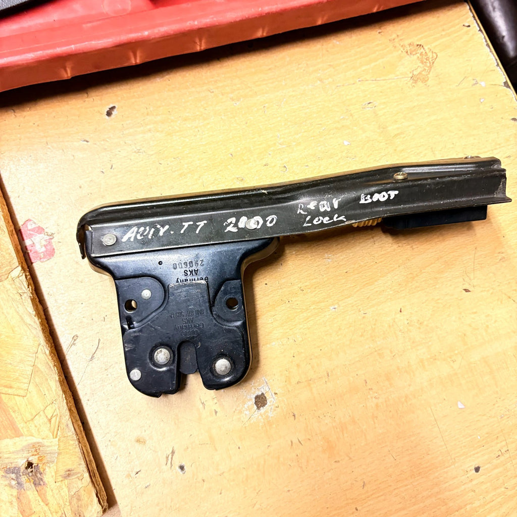 Audi TT Trunk Lid Lock Tailgate Boot Latch Catch Mechanism Rear 2000