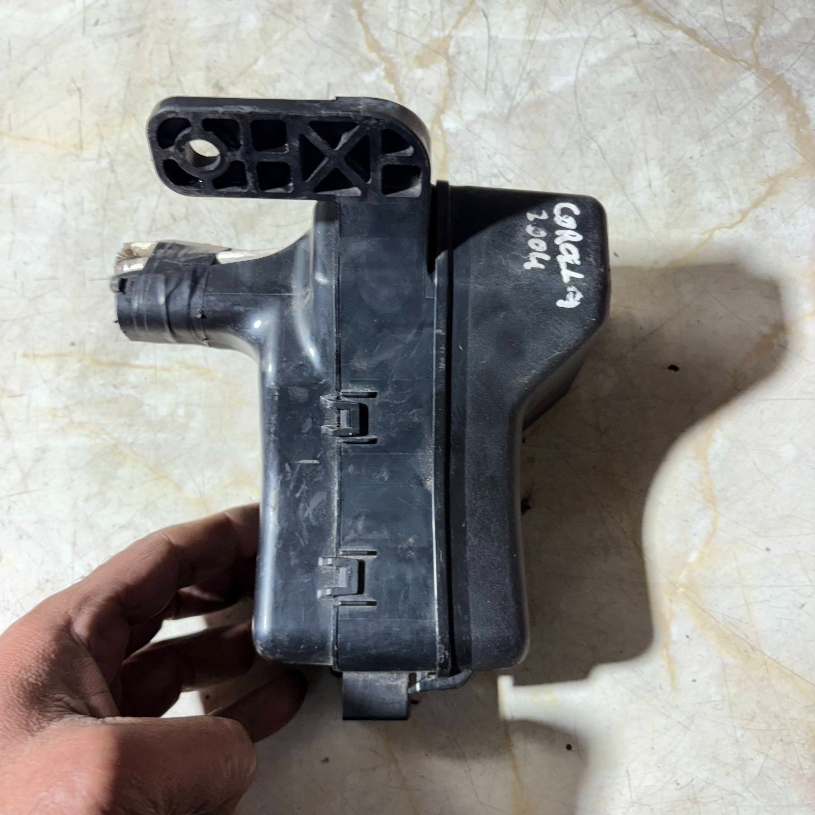 Toyota Corolla 2004 Engine Bay Fuse & Relay Box Under Bonnet Junction Block