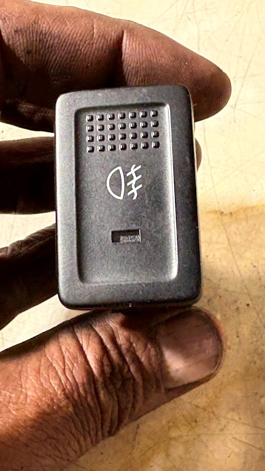 SUZUKI VITARA FOG LIGHT CONTROL SWITCH BUTTON 37270-57L00