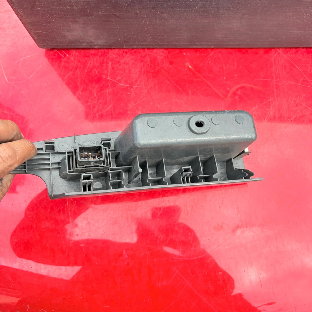 KIA SORENTO DOOR ELECTRIC WINDOW SWITCH LEFT REAR N/S/R 478520-1110
