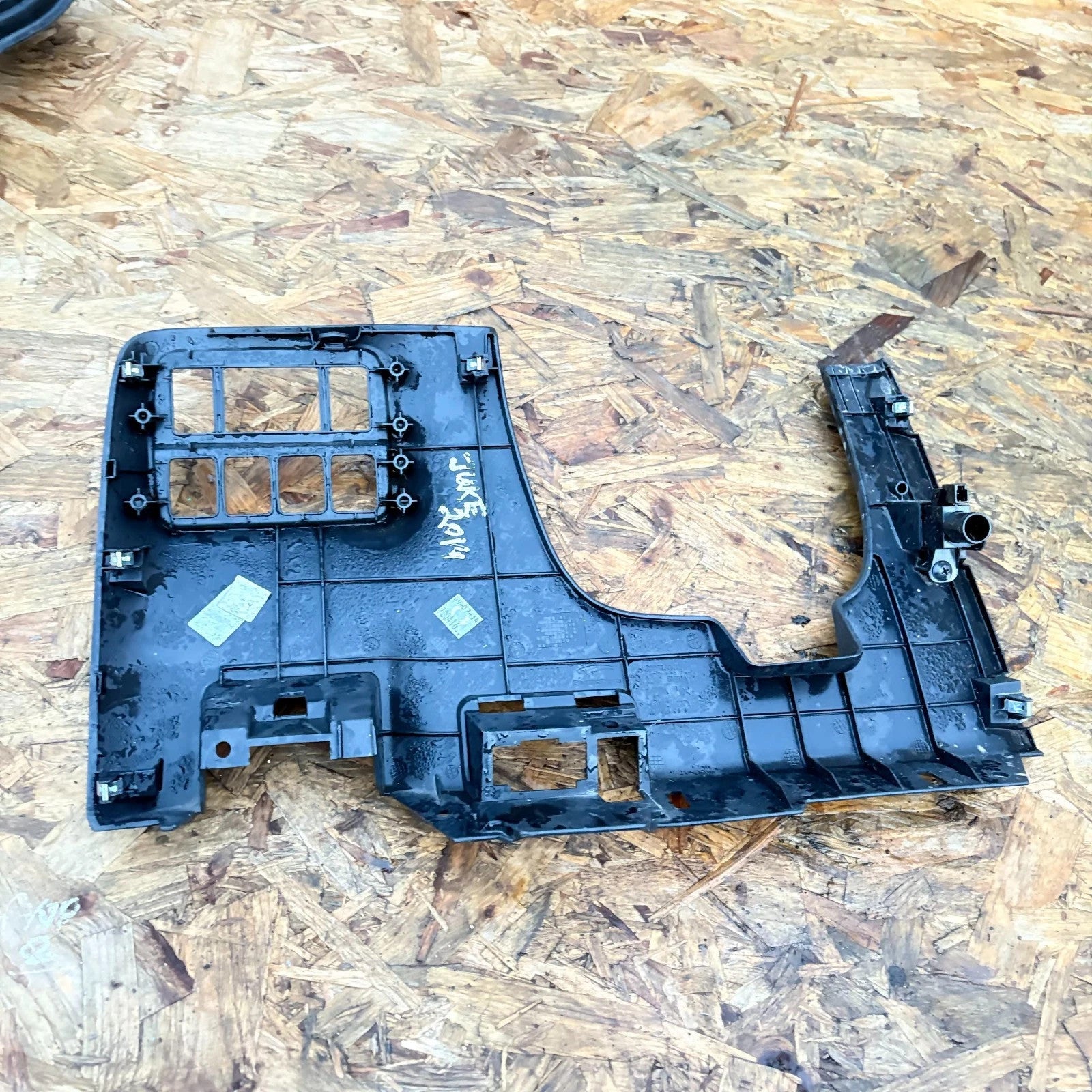 NISSAN JUKE DIG-T 2014-2018 DRIVER SIDE LOWER DASH TRIM