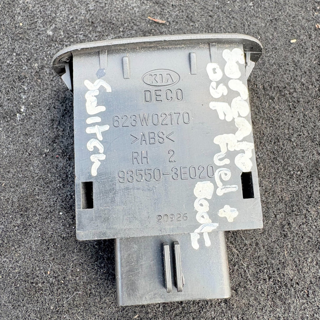 KIA SORENTO DRIVER FRONT FUEL FLAP SWITCH 93550-3E020