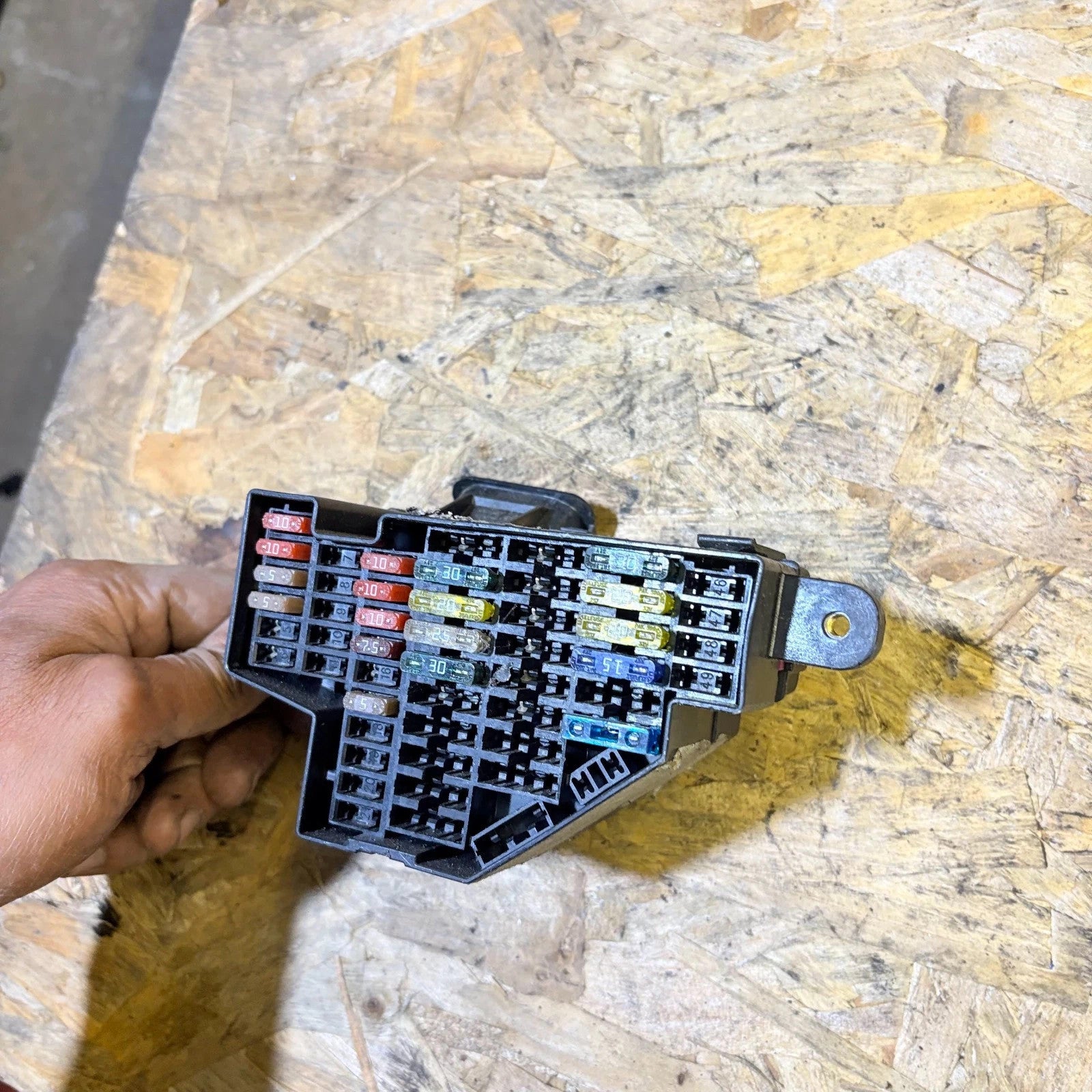 2008 VOLKSWAGEN JETTA FUSE BOX