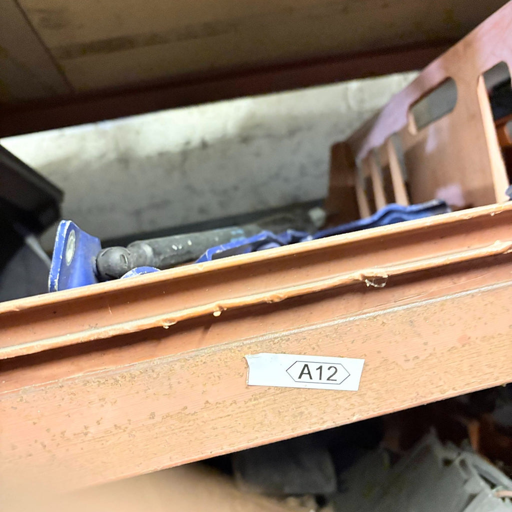 ALFA ROMEO 2005 LEFT FRONT BONNET HINGE WITH GAS STRUT 60681587