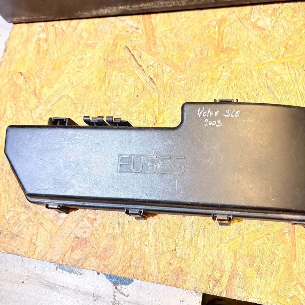 Volvo S60 01-09 V70 00-08 XC70 01-07 S80 99-06 Fuse Box Cover 8645259 html Copy