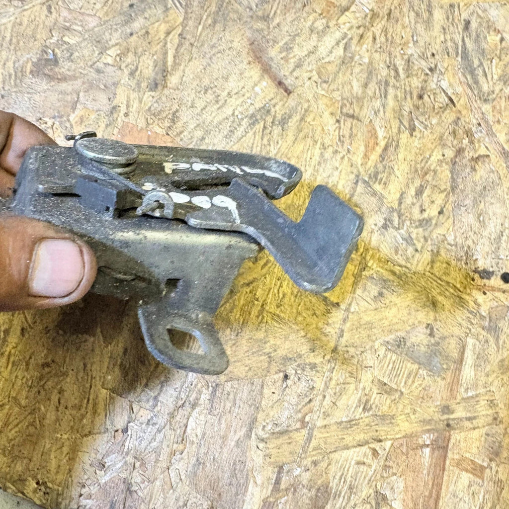 Fiat Panda 2009 Bonnet Lock Mechanism