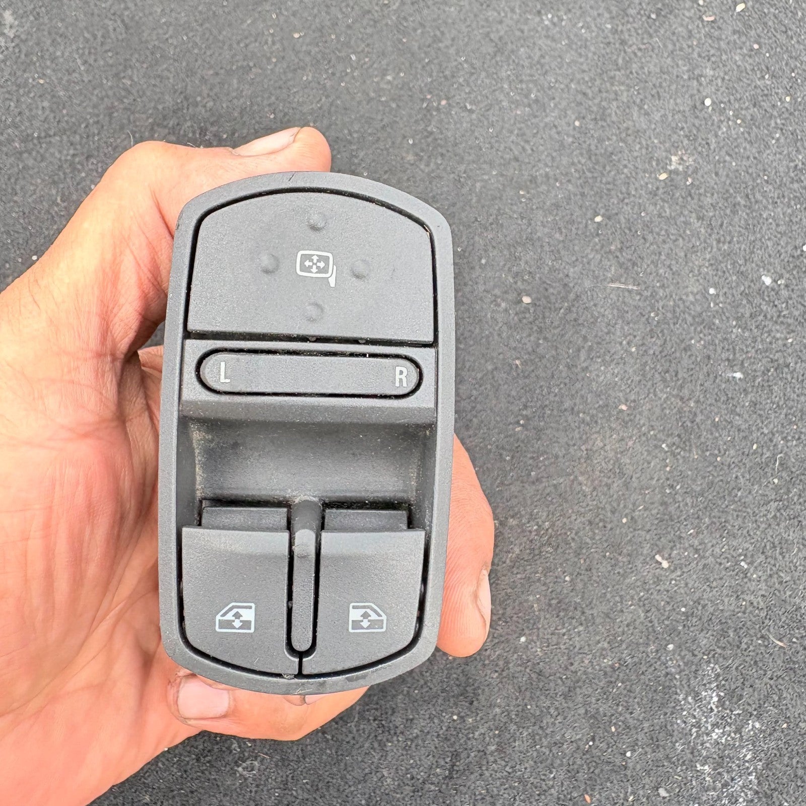 VAUXHALL CORSA D 06-14 DRIVERS FRONT ELECTRIC WINDOW SWITCH 13 258 521 AA