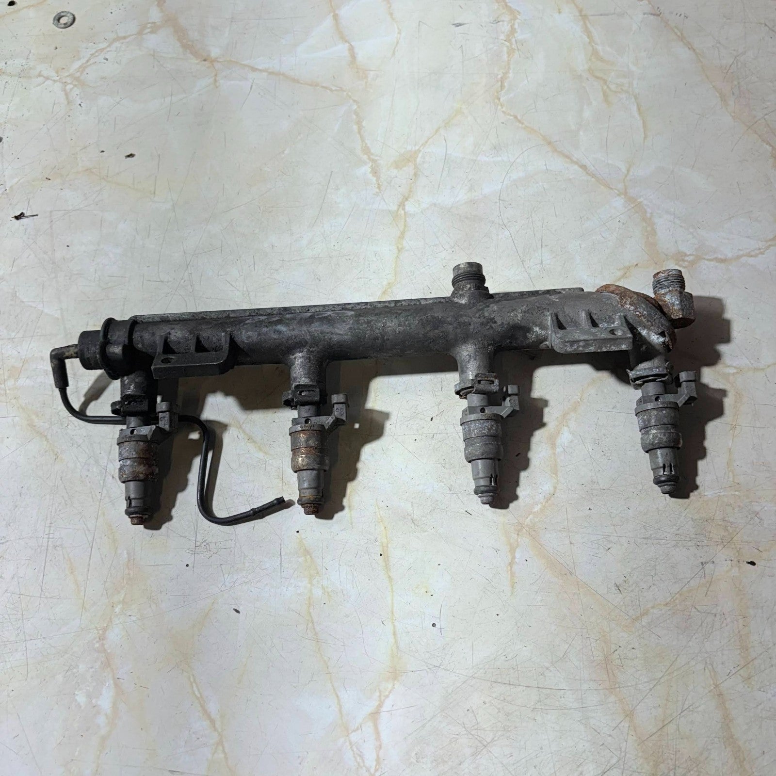 Fuel Rail & Injectors for Hyundai Coupe