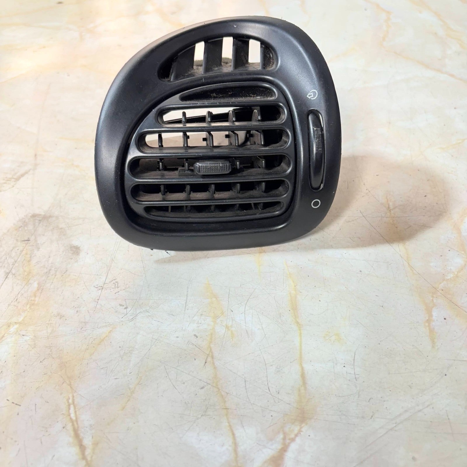 CITROEN PICASSO 2006 N/S/F LEFT PASSENGER FRONT SIDE HEATER/AIR VENT