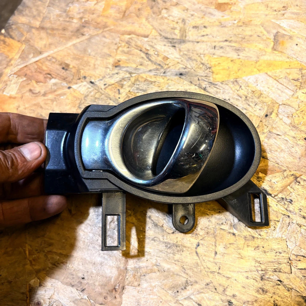 Nissan Juke Mk1 2010-2017 Left Passenger Front Interior Door Handle