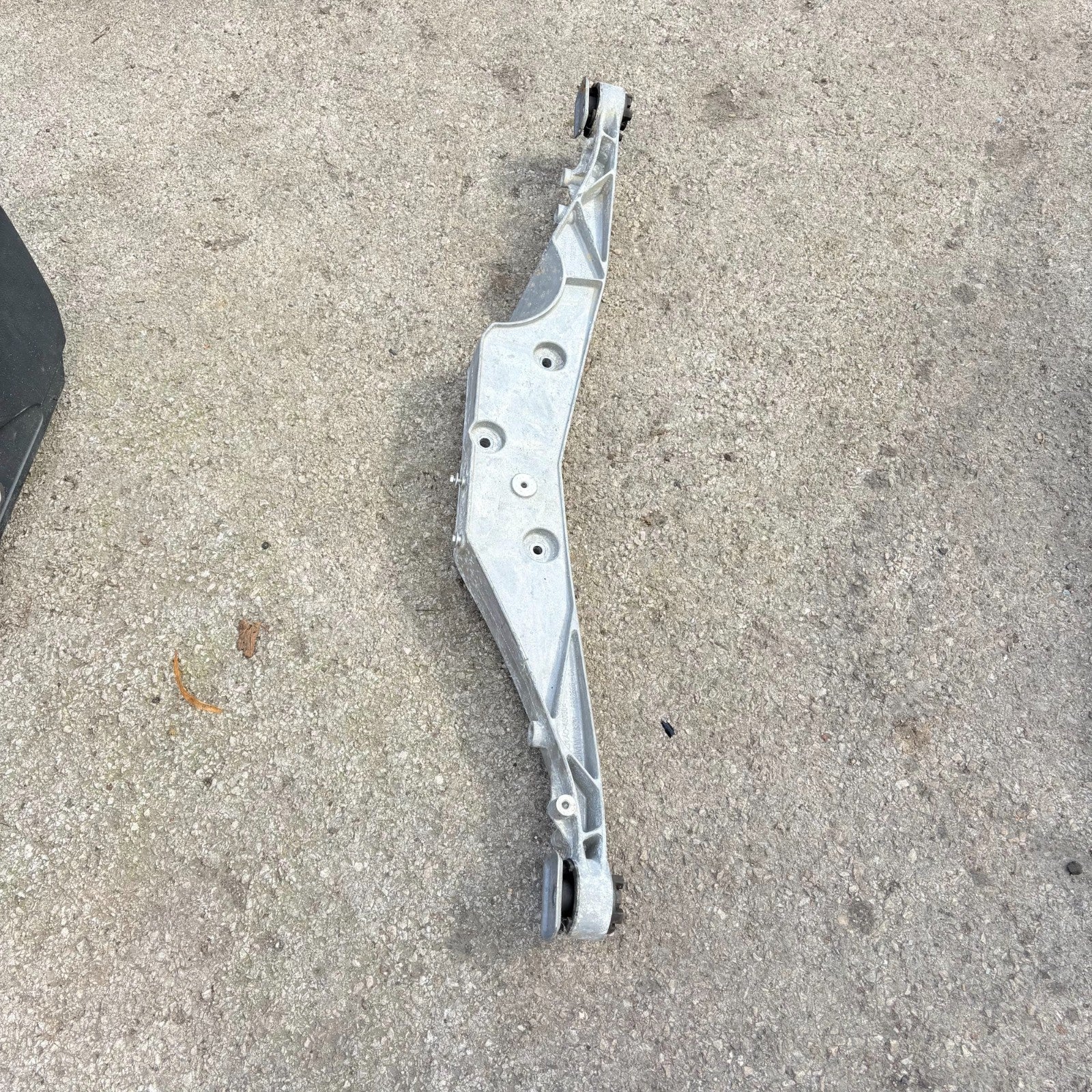 BMW Rear Differential/Diff Mount Bracket 3336 6852896