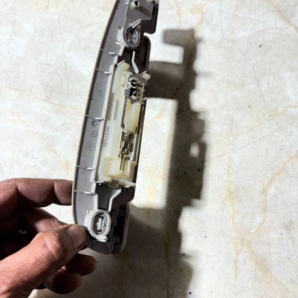 Mercedes ML-Class W164 2005–2011 Rear Right Roof Grab Handle A1648100654