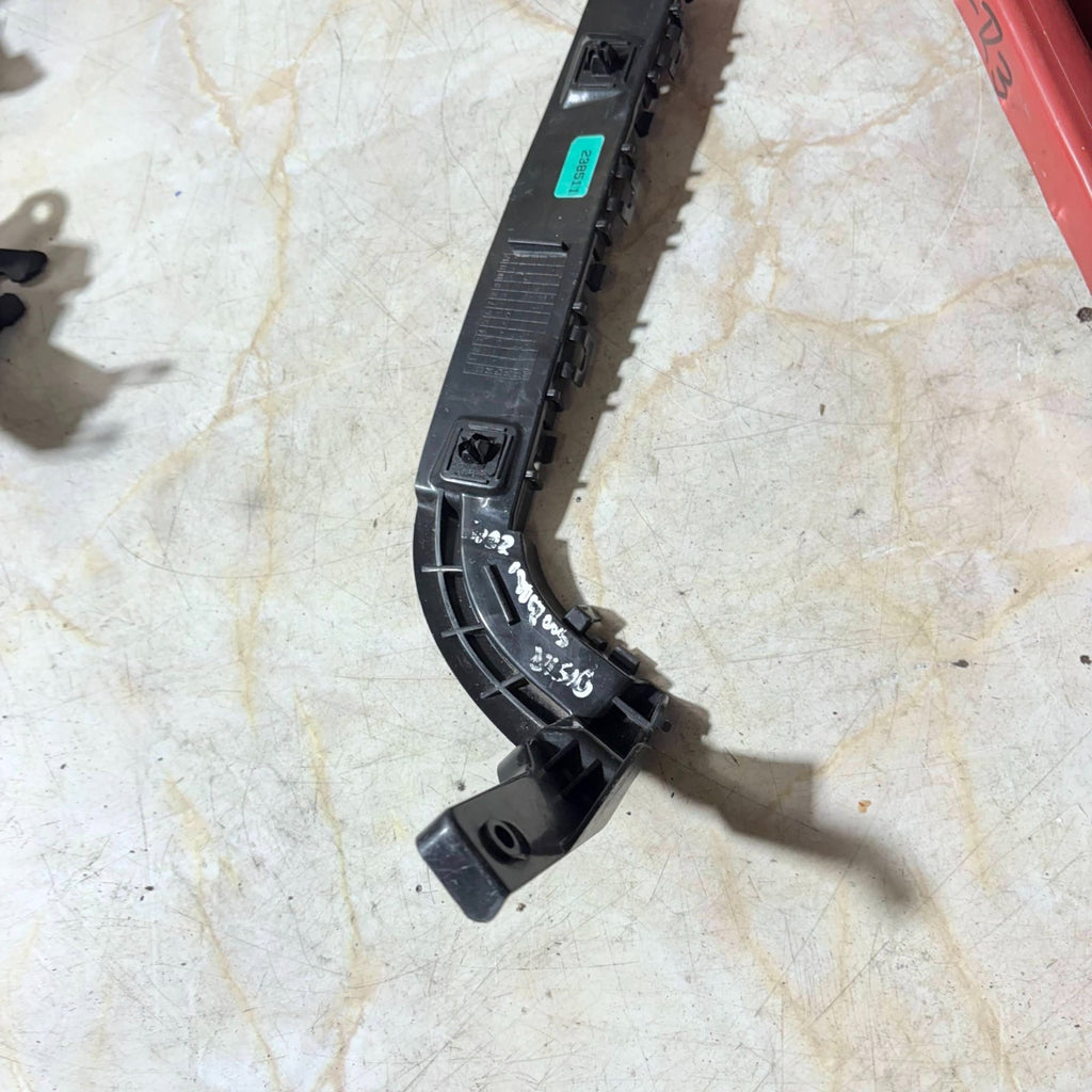 Suzuki Grand Vitara Rear Right Bumper Retainer Support Holder Bracket RH