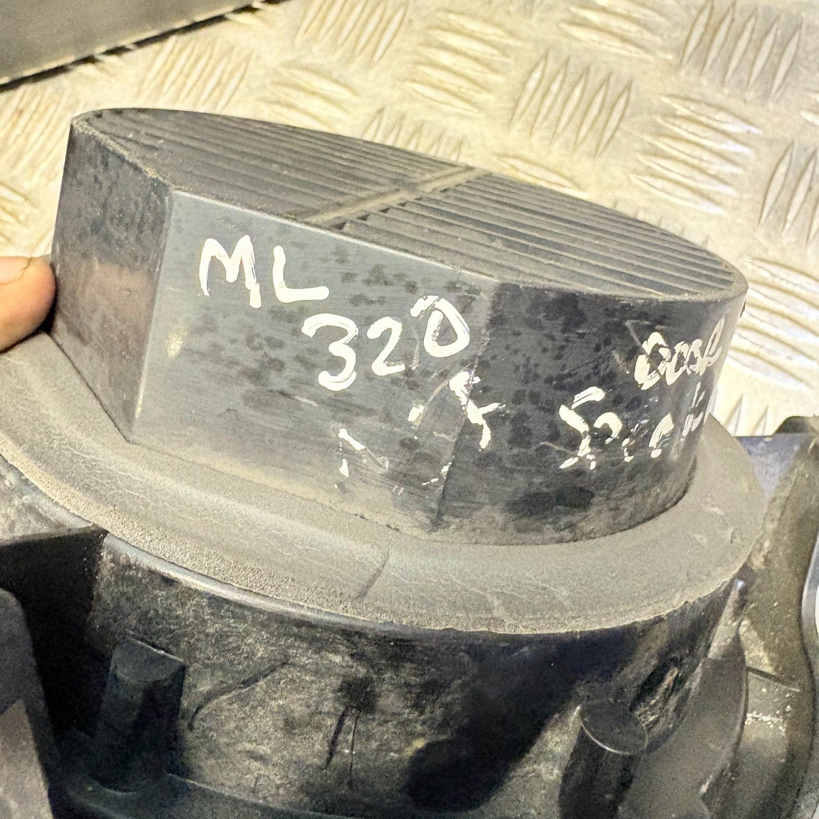 Mercedes ML320 ML430 ML55 W163 Bose Front Left Door Speaker 1638200302 (98-01)