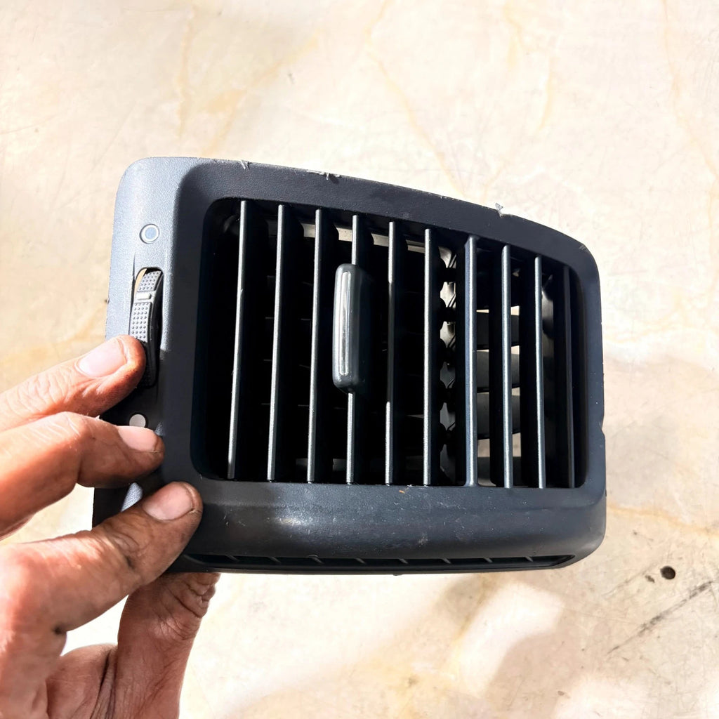 Honda Accord Mk7 03-07 Dash Heater Air Vent Front Right Driver RHD