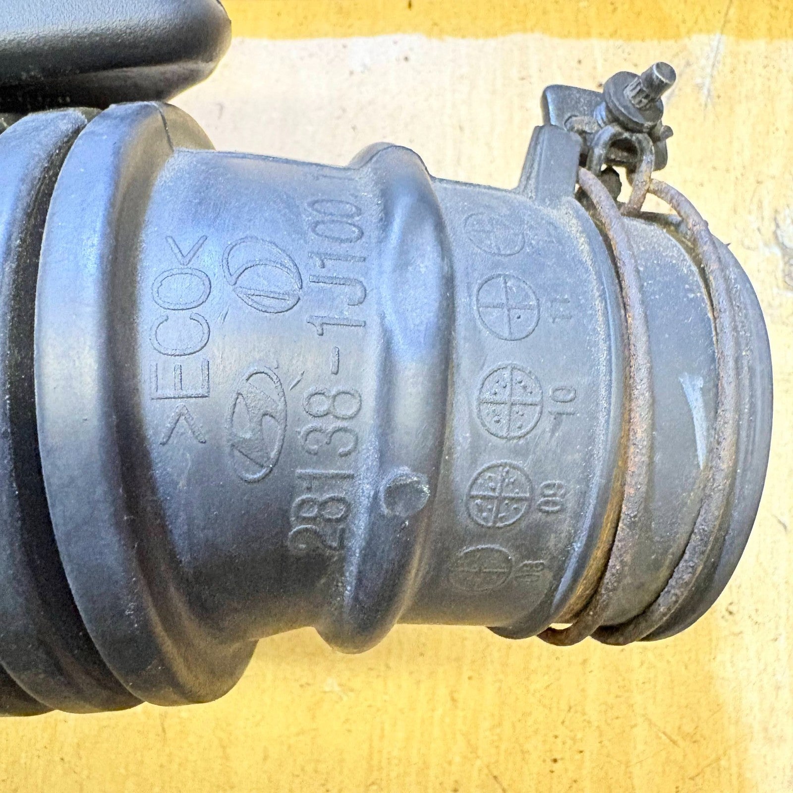 Hyundai i20 2011 Intake Pants (Air Pipe)(Air Pipe) 281381j1001