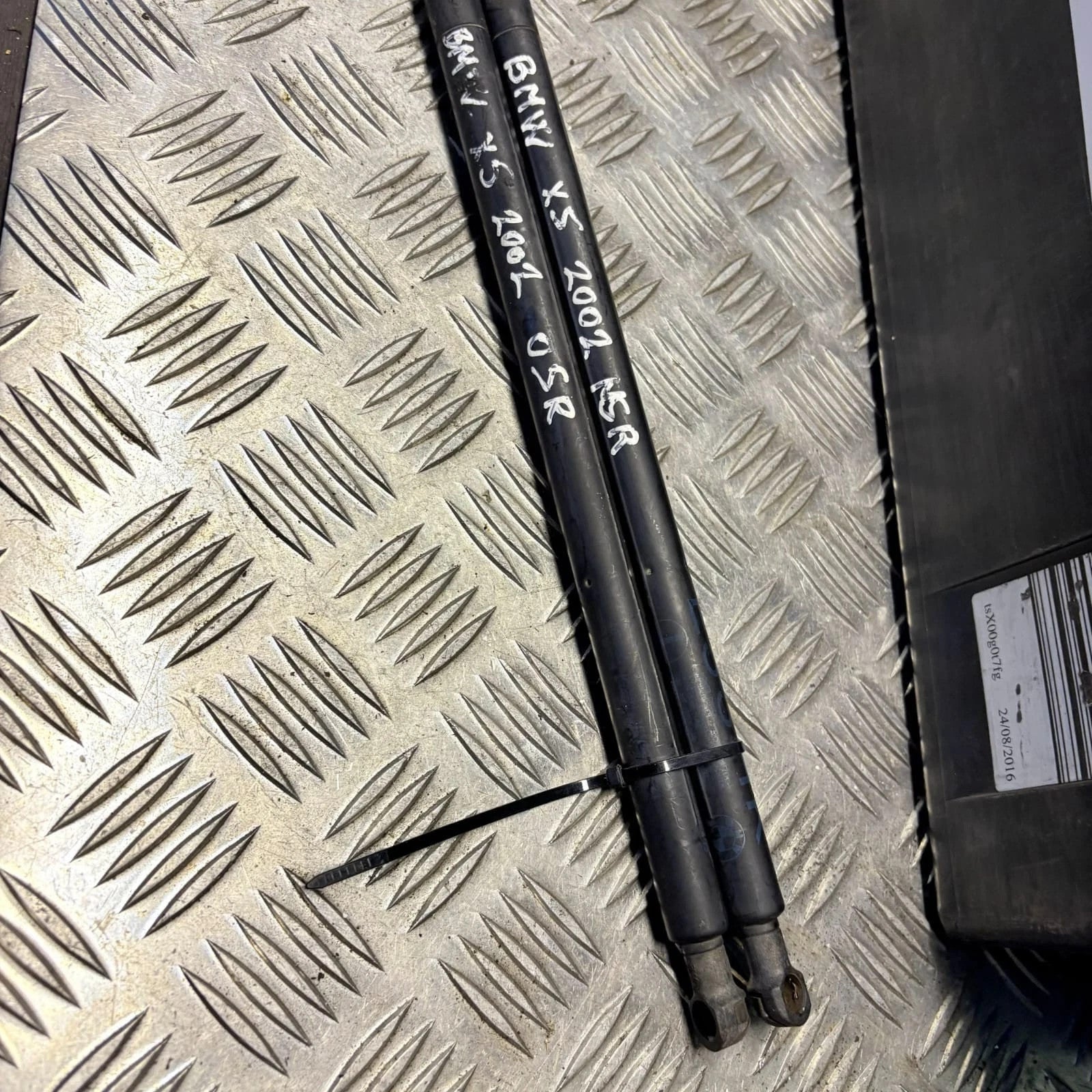 BMW X5 E53 2000-2006 Rear Tailgate Boot Lift Struts Gas Shocks Pair